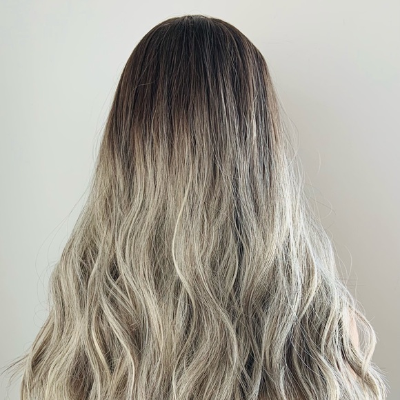 Easy to Wear Effortless Style 20” Ombre Ash Synthetic Wig - Picture 14 of 15